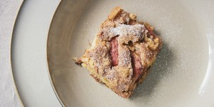 Beitragsbild des Blogbeitrags Rhabarber-Buttermilchkuchen: Alles hat seine Zeit