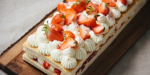 Beitragsbild des Blogbeitrags Blitz-Festtagskuchen mit Mascarpone-Joghurt Füllung