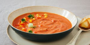 Beitragsbild des Blogbeitrags Geeiste Gemüsesuppe oder die große Kühlschrankliebe