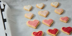 Beitragsbild des Blogbeitrags Herzige Zitronen-Himbeerkekse oder wie lieb ich Dich hab