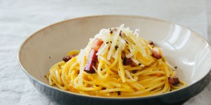 Beitragsbild des Blogbeitrags Mitten im Herbst, mitten ins Herz: Cremige Kürbis-Carbonara & Co 