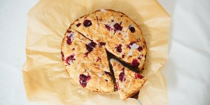 Beitragsbild des Blogbeitrags Himbeer-Kokos-Scones oder auf Steppvisite im Schlaraffenland
