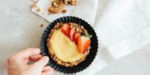 Beitragsbild des Blogbeitrags Lemon-Curd Tartelettes oder einfach ist aufregend genug (in Kooperation mit CUTZ Cookies)