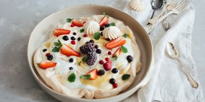 Beitragsbild des Blogbeitrags Sommer, Sonne, Pavlova oder das perfekte Dessert unter dem Nussbaum 