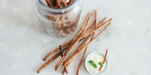 Beitragsbild des Blogbeitrags Pumpernickel-Grissini oder zum Zerreissen gespannt