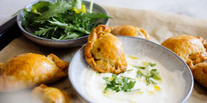 Beitragsbild des Blogbeitrags Empanadas mit Spinat aus dem Ofen oder einmal mit ohne