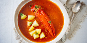 Beitragsbild des Blogbeitrags Gefüllte Paprika in Tomatensauce oder im eigenen Saft geschmort