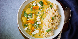 Beitragsbild des Blogbeitrags Frühlings-Curry mit Erbsen und Spargel oder vegetarisch voraus