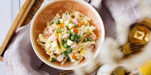 Beitragsbild des Blogbeitrags Zöpfe-Nudelsalat zum Muttertag oder locker und leicht (in Kooperation mit Recheis)