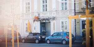 Beitragsbild des Blogbeitrags Lieblingsplätze: Zu Gast im Café Bar Glüxfall in Salzburg (in Kooperation mit Fabia Premium Kaffee)