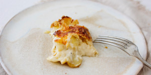 Beitragsbild des Blogbeitrags Kartoffel-Gratin cremig und knusprig aus dem Ofen (ohne Vorkochen) oder einmal ganz klassisch