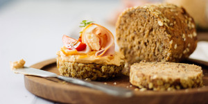 Beitragsbild des Blogbeitrags Vollkorn-Brot im Glas (gebacken) oder glasklar einen Schritt voraus (in Kooperation mit claro)