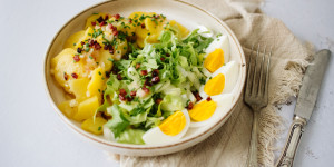 Beitragsbild des Blogbeitrags Kartoffelsalat Wiener Art oder Erdapfel Deluxe (in Kooperation mit Wiener Gusto) 