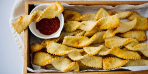 Beitragsbild des Blogbeitrags Knusprige Kartoffelstangerl für zwischendurch und mittendrin
