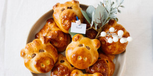 Beitragsbild des Blogbeitrags Glücksschweinchen aus Hefeteig oder einmal Neujahr und zurück