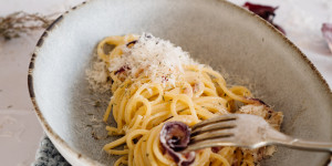 Beitragsbild des Blogbeitrags Cremige Pasta mit karamellisierten Zwiebeln und Thymian oder kein Erfolg ohne Ziel 
