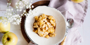 Beitragsbild des Blogbeitrags Grazer Apfelnockerl oder Spätzle mit karamellisierten Äpfeln