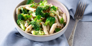 Beitragsbild des Blogbeitrags Cremige Brokkoli-Mandel Pasta (vegan und glutenfrei) oder alles auf Anfang