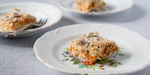 Beitragsbild des Blogbeitrags Marillen Hafer-Streusel Blechkuchen oder Halbzeit