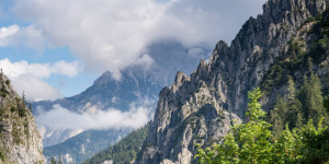 Beitragsbild des Blogbeitrags Gesäuse im Sommer – Urlaub zwischen Wasser und Fels