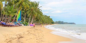 Beitragsbild des Blogbeitrags Maenam Beach on Koh Samui | A Beach Guide