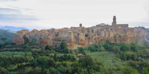 Beitragsbild des Blogbeitrags Pitigliano: Charming Tuff Stone Town in Tuscany! 