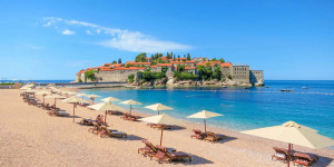 Beitragsbild des Blogbeitrags Sveti Stefan, Montenegro: Attractions & Beaches