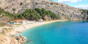 Beitragsbild des Blogbeitrags The 7 most UNIQUE Beaches in Baska