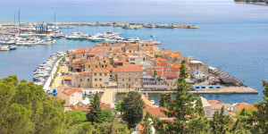 Beitragsbild des Blogbeitrags Tribunj, Croatia: Travel Guide & Best Beaches