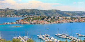 Beitragsbild des Blogbeitrags Rogoznica: The Coastal Town at Dragon Eye Lake!
