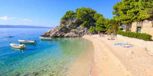 Beitragsbild des Blogbeitrags The 7 Best Beaches in Brela | Croatia 
