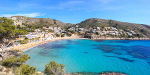Beitragsbild des Blogbeitrags Moraira in Spain: Best Beaches & Attractions