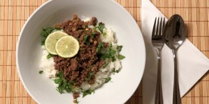 Beitragsbild des Blogbeitrags Asia-Bowl mit Faschiertem und Jasmin Reis 