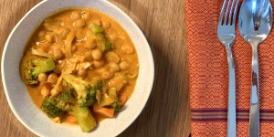 Beitragsbild des Blogbeitrags KICHERERBSEN-CURRY
