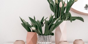 Beitragsbild des Blogbeitrags Frühlings DIY – hübsche Vasen aus Holz und Papier