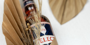 Beitragsbild des Blogbeitrags DIY Geschenkverpackung – Flasche verpacken