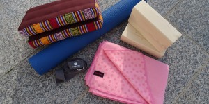 Beitragsbild des Blogbeitrags Do I need yoga props? 