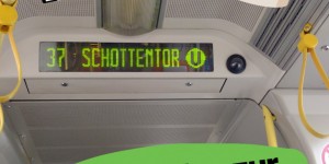 Beitragsbild des Blogbeitrags Verloren auf der Uni: Wie das mit der Bildungskarenz und dem Inskribieren auf der Uni funktioniert!