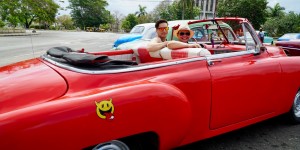 Beitragsbild des Blogbeitrags Unser Tag in Havanna mit dem roten Flitzer