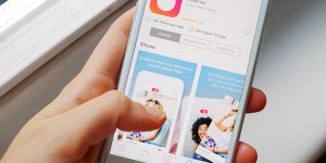 Beitragsbild des Blogbeitrags „Überraschung! Tinder funktioniert nicht; und das ist der Grund.“ |Anekdoten&daten-Kolumne|