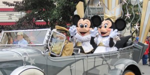 Beitragsbild des Blogbeitrags Disneyland Paris Angebote -3 Nächte mit Frühstück, Eintrittskarten & Flügen ab 350€ p.P. 