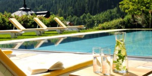 Beitragsbild des Blogbeitrags Verwöhnurlaub in Salzburg: 2 Nächte im 4* Hotel Saalbacher Hof inkl. Halbpension + 1 Flasche Sekt + Wellness ab 170€ p.P.