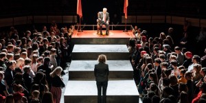 Beitragsbild des Blogbeitrags A Play more and more relevant – JULIUS CAESAR (Shakespeare) at the Bridge Theatre London with David Calder, Michelle Fairley. 