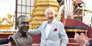 Beitragsbild des Blogbeitrags Bronzebüste zu Ehren des legendären Mörbisch-Intendanten Harald Serafin feierlich enthüllt