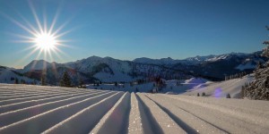 Beitragsbild des Blogbeitrags Early Bird – Skigenuss zur Morgenstund’