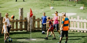 Beitragsbild des Blogbeitrags Was kommt raus, wenn Fußball und Golf gemixt werden? – Soccergolf!
