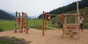 Beitragsbild des Blogbeitrags Bärtl’s Familienwanderweg – eine neue Attraktion für Kinder