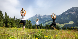 Beitragsbild des Blogbeitrags Yoga und Sommergondeln in Filzmoos