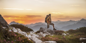 Beitragsbild des Blogbeitrags Wenns auf den Bergen heiß wird: Tipps fürs Wandern im Hochsommer 