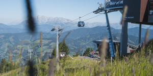 Beitragsbild des Blogbeitrags „Wer den Gipfel erklimmt, dem liegt die Welt zu Füßen.“ – Dein Wanderurlaub im Snow Space Salzburg